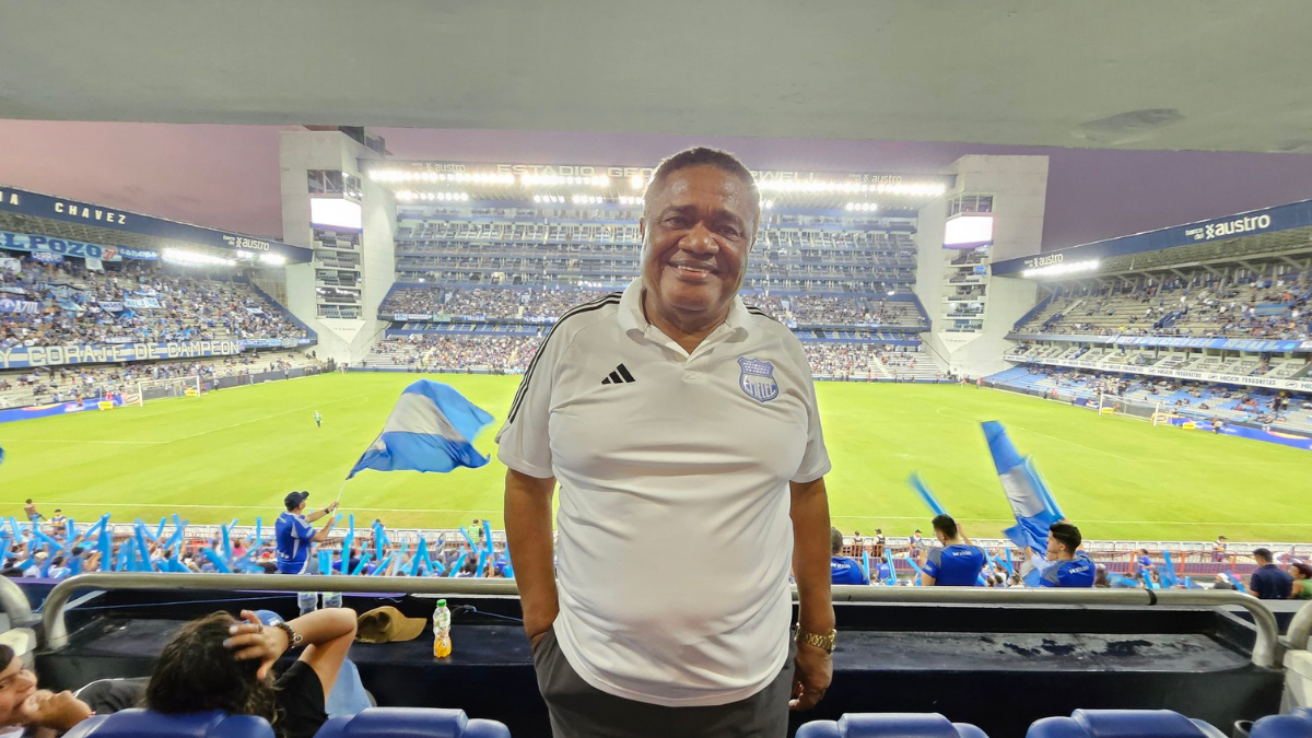 Jorge Guzmán, presidente de Emelec, advierte sobre las consecuencias de “inventar elecciones” para el club.