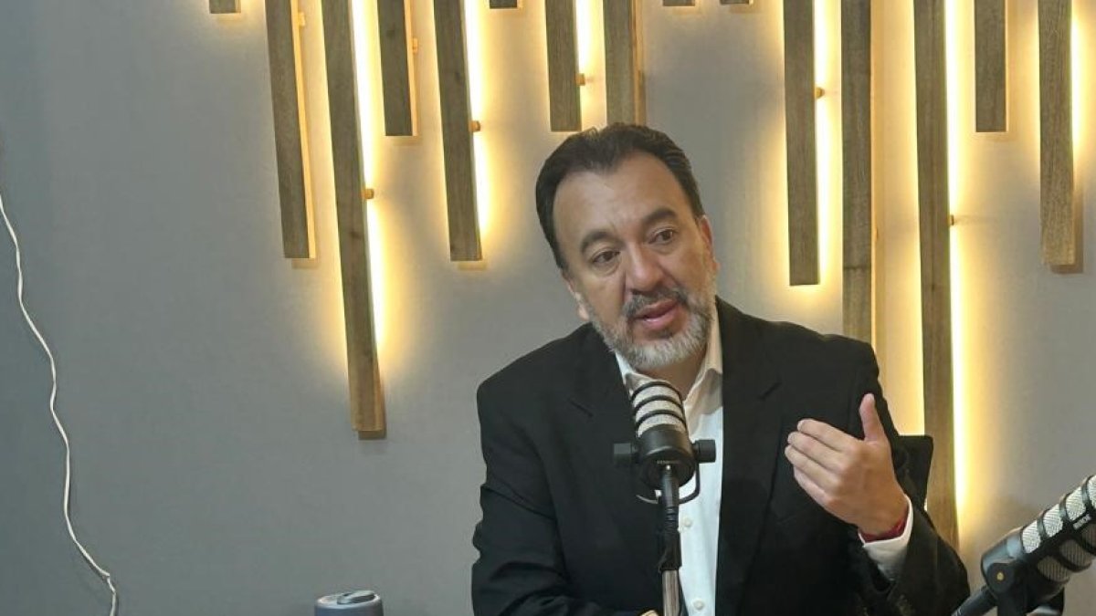 Muñoz reaccionó a la disposición del TCE, que ordena entregar los formularios para la revocatoria de su mandato.