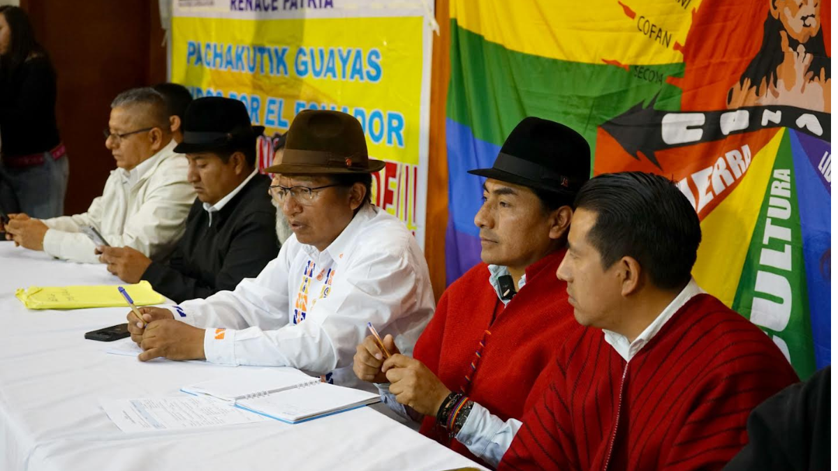 Leonidas Iza y Guillermo Churuchumbi, en una de las asambleas de la Conaie.