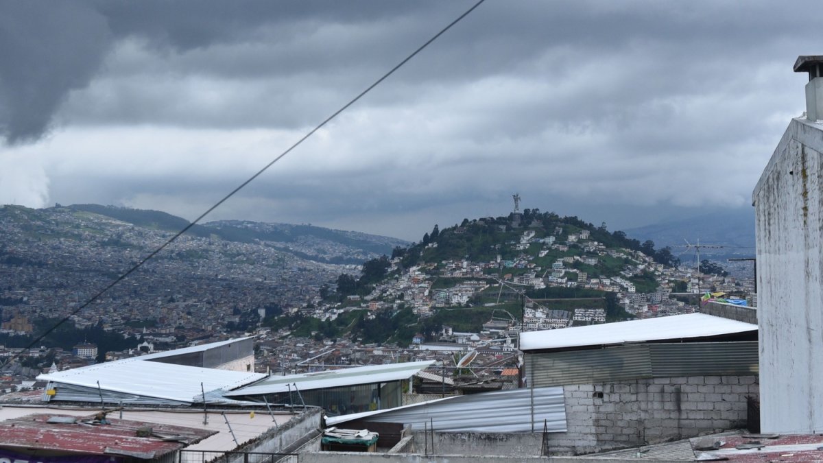 Quito amaneció con su cielo nublado este 15 de marzo de 2025.