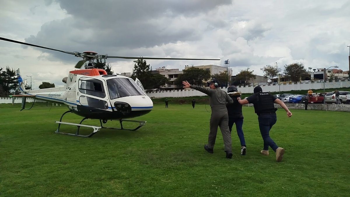 Operativo de traslado de Mayra Salazar. Se usó un helicóptero de la Policía Nacional.