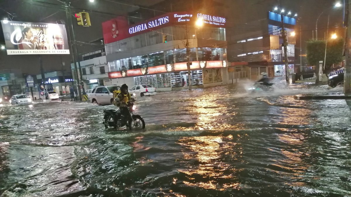 Referencial. En los últimos días, Guayaquil ha registrado calles con acumulación de agua.