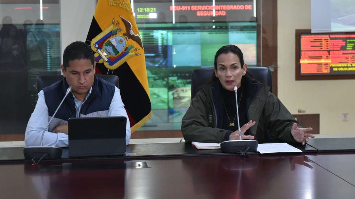 La ministra Inés Manzano encabezó el COE Nacional por lo ocurrido en Esmeraldas.