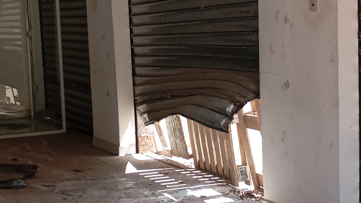 La explosión causó daños en un local cerrado y viviendas aledañas.