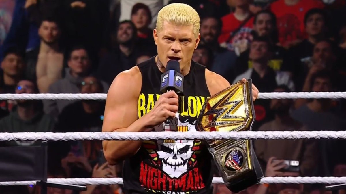 Cody Rhodes y su camiseta con un diseño que recuerda a Barcelona SC