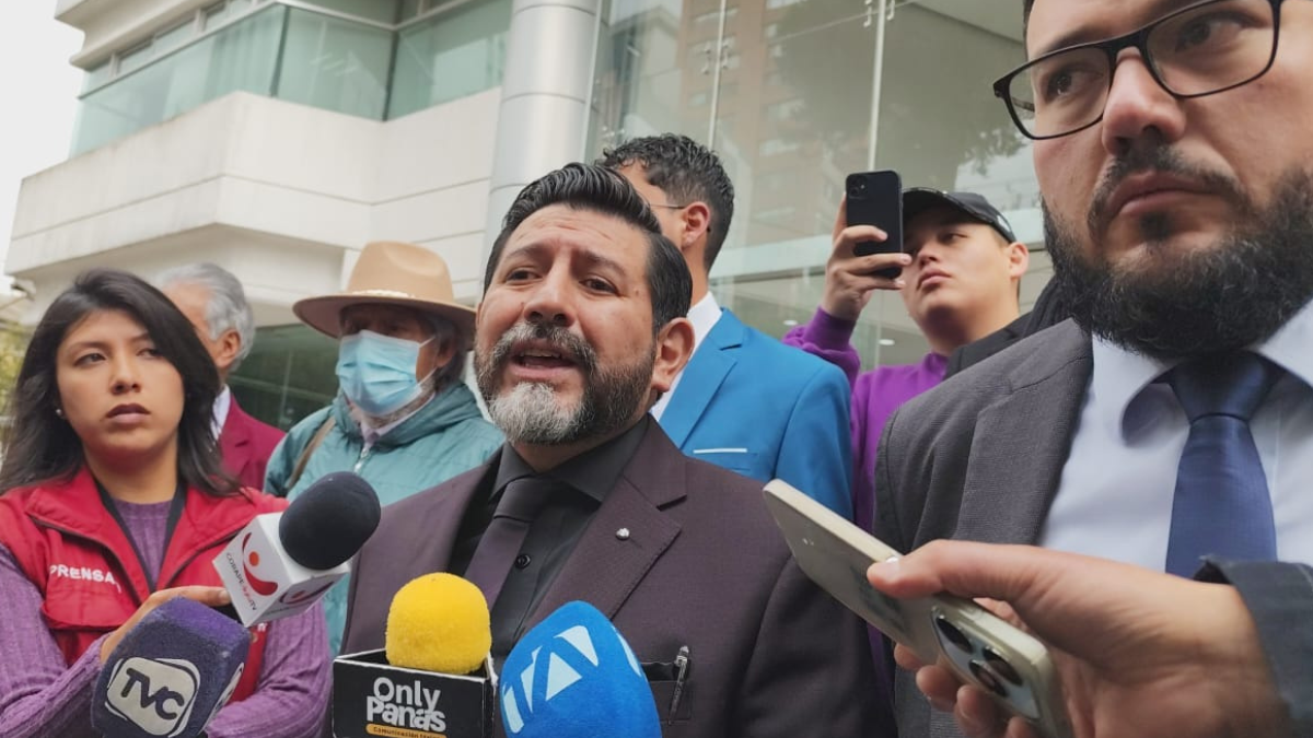 Washington Andrade denuncia como inconstitucional la aprobación de l prohibición del uso de teléfonos celulares