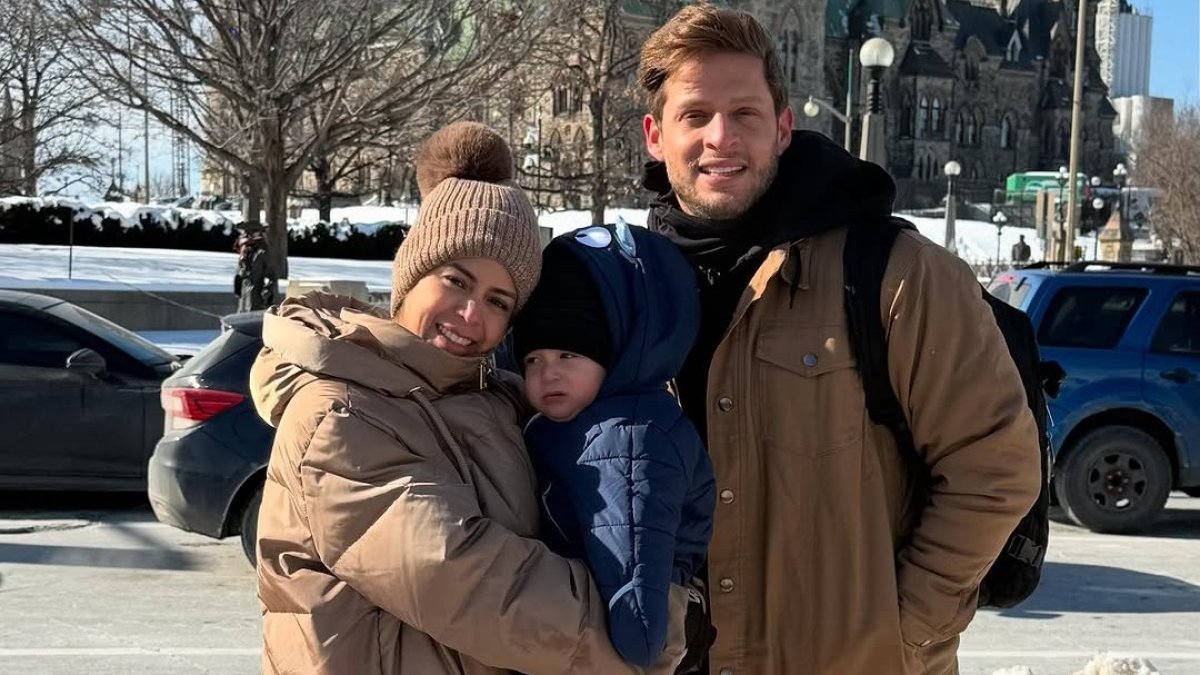 Kimberly Cedeño con su esposo e hijo.