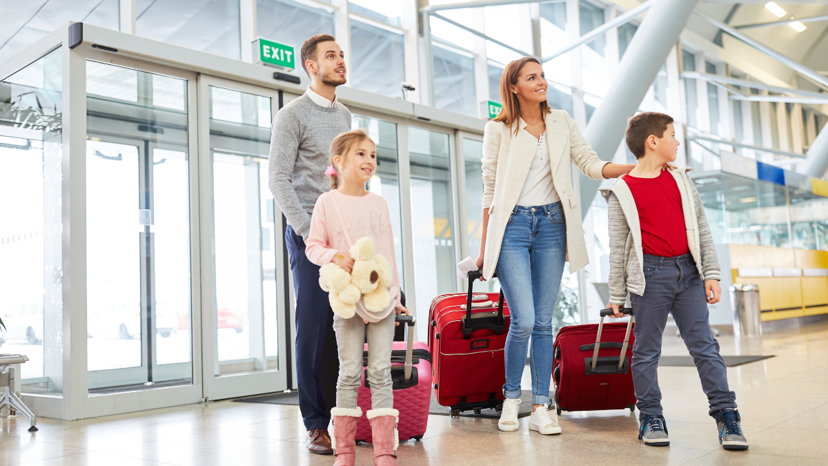 Los ecuatorianos podrán viajar sin visa a destinos internacionales en 2025, gracias al acceso simplificado con el pasaporte ecuatoriano.