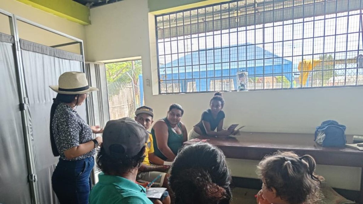 Las mujeres emprendedoras pueden acceder al crédito violeta.