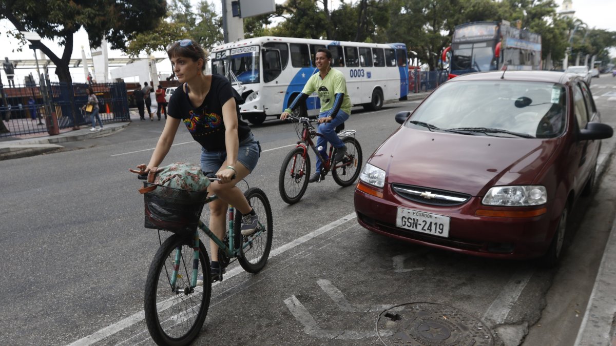 Al menos 64 % de mujeres dejó de salir a los espacios públicos, debido a la inseguridad, según Guayaquil Cómo Vamos. Algunas han reportado agresiones mientras se movilizaban en bicicleta.