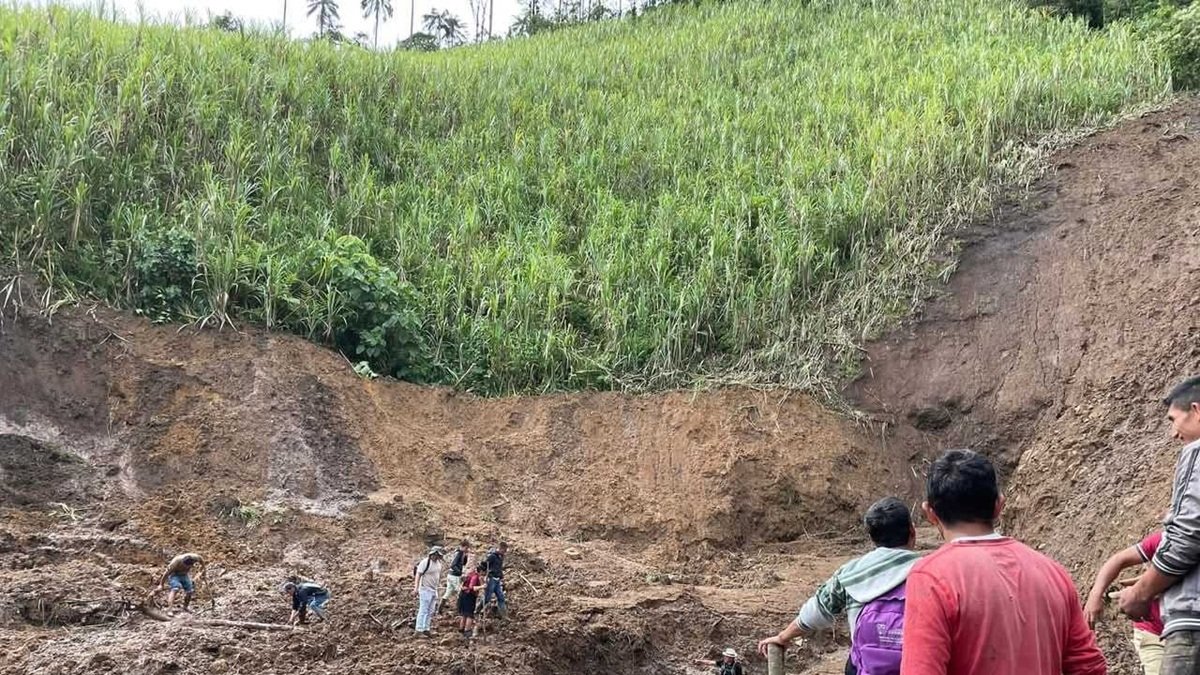 Un deslave registrado en Las Pampas, provincia de Cotopaxi, deja sin hogar ni terreno a pobladores.