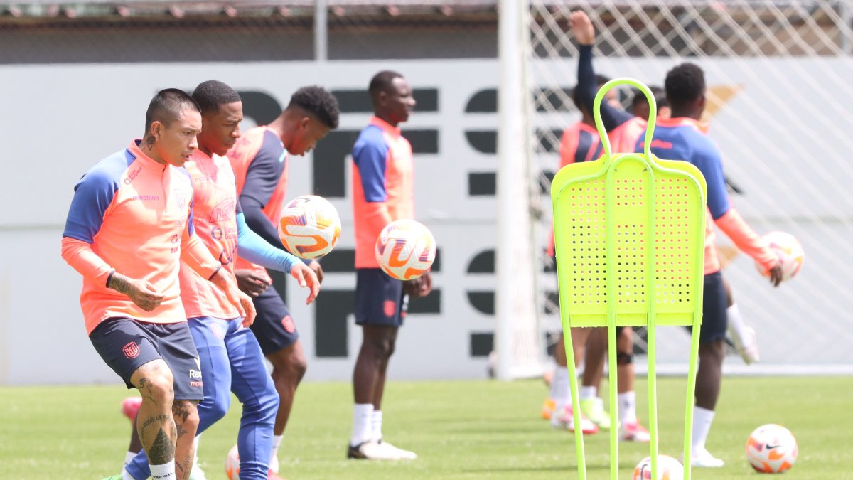 Cristian Ramírez destacó la unión y compromiso que hay en la Tricolor.
