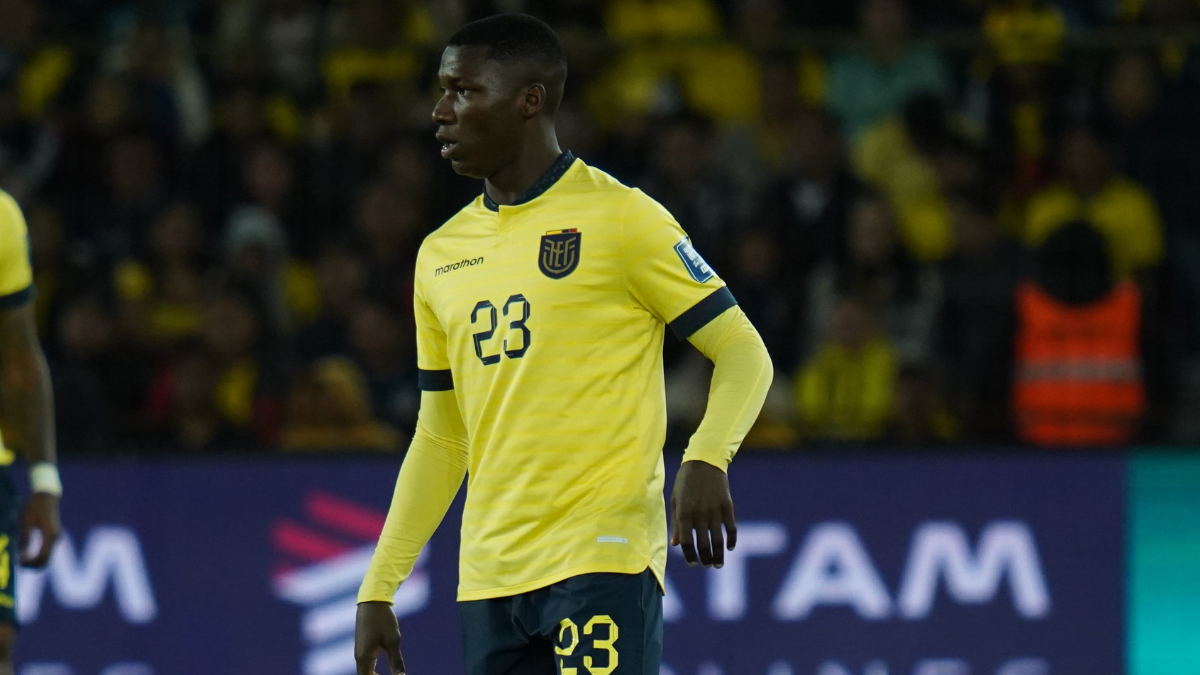 Moisés Caicedo es uno de los jugadores de Ecuador que podría perderse el partido contra Chile por acumulación de tarjetas amarillas.