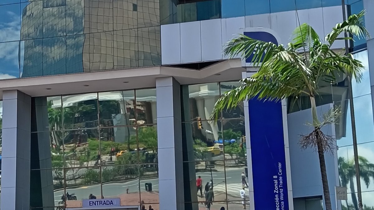 El edificio de Servicios de Rentas Internas en Guayaquil.