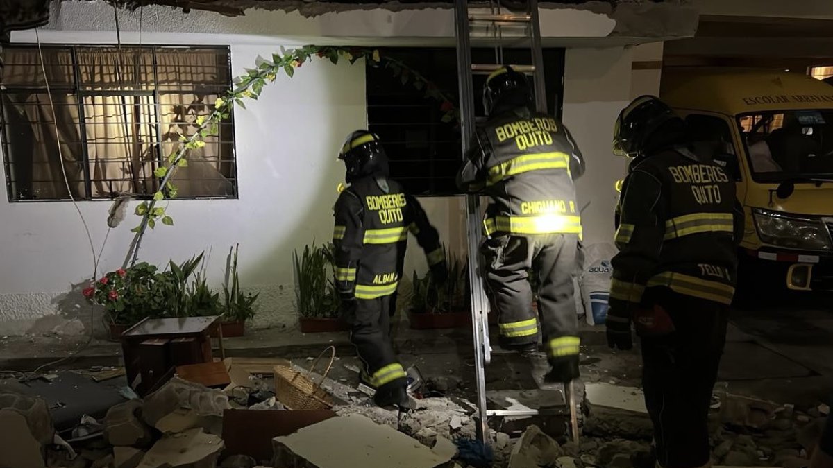 La fuga de gas provocó una explosión que causó daños a varias viviendas en La Ofelia, norte de Quito.