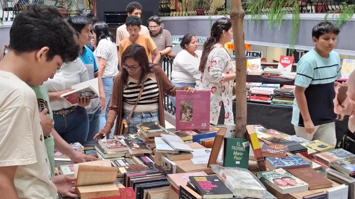 En Guayaquil, pequeñas ferias se establecen por cortos periodos en centros comerciales.