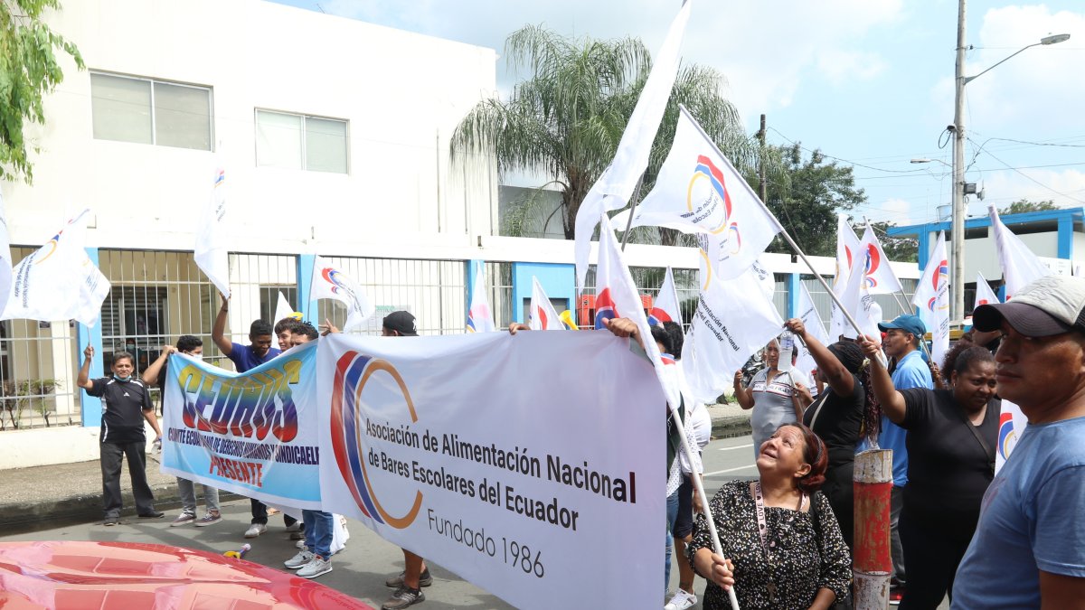 La Asociación de Alimentación Nacional de Bares Escolares reclamó por contratos que no se han firmado en planteles de la parroquia Febres Cordero, en Guayaquil.