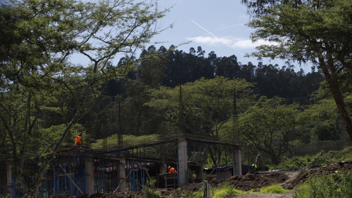 Pequeñas y grandes construcciones se han desbordado en el Ilaló.