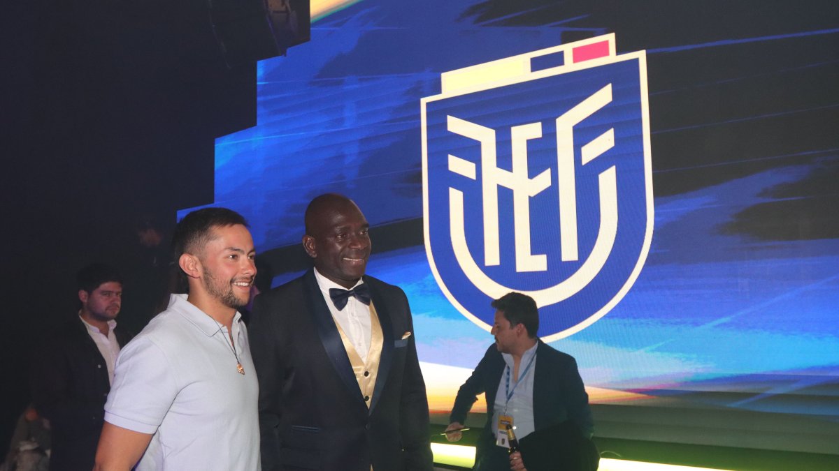 Segundo Castillo estuvo como invitado especial en la presentación de los uniformes de la Tricolor para la recta final de las elimnatorias.