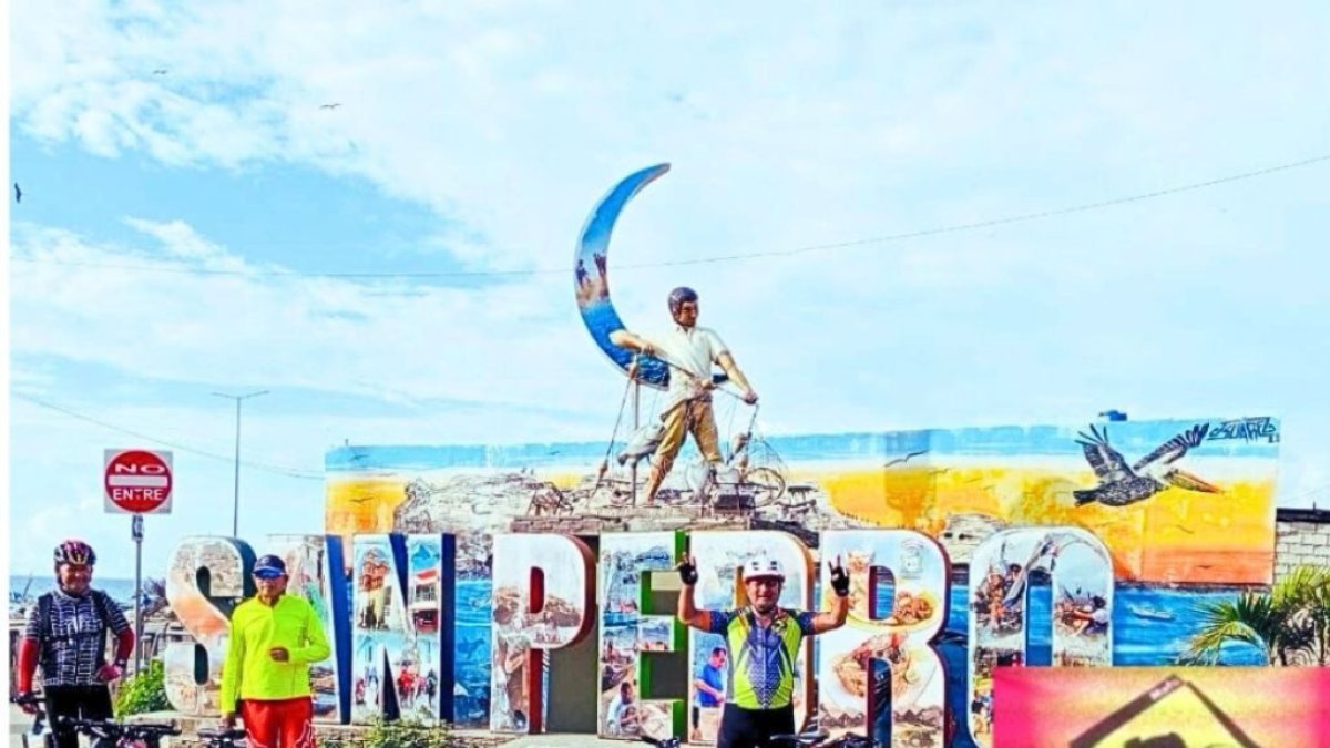 El grupo de Ciclistas de la Calle que realizó la travesía a Manabí.