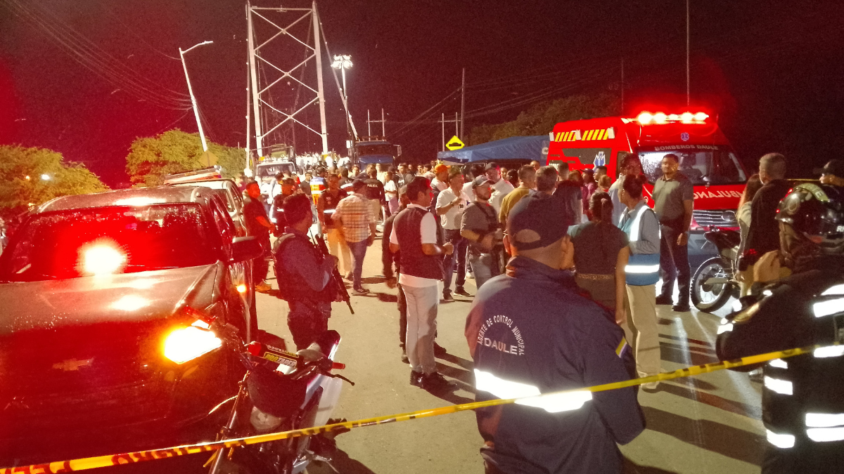 Autoridades investigan el colapso, mientras se realizan labores de rescate y asistencia a los afectados.