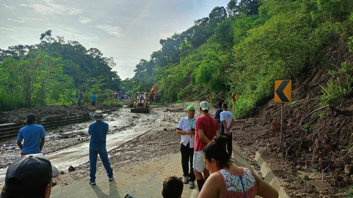 Las lluvias intensas en Manabí han causado serias afectaciones en la red vial, con varias rutas cerradas y otras parcialmente habilitadas, dificultando la movilidad en la provincia.