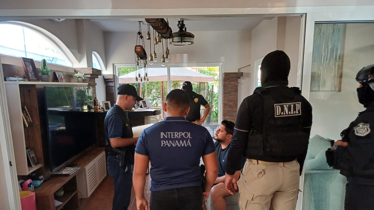 Leonardo Cortázar salió del país cuando estalló el caso Encuentro.