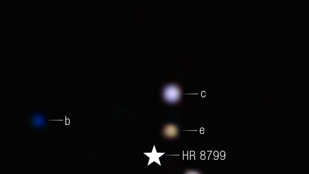 La visión más nítida en el infrarrojo del emblemático sistema multiplanetario HR 8799.