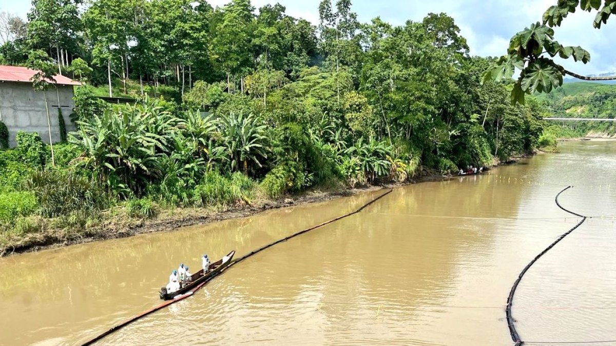 Los ríos de Esmeraldas están afectados por el derrame del crudo.