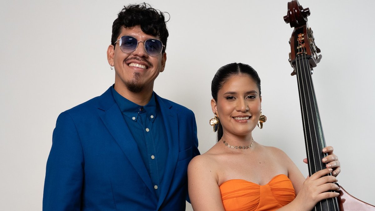 Manteca Latin Jazz Project, dúo de latin jazz minimalista y colaborativo de Guayaquil, formado por Raúl Chávez (percusión) y Geovanna Badaraco (contrabajo).