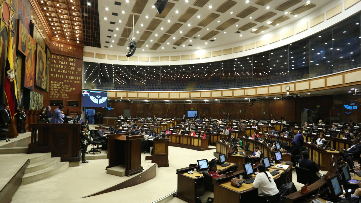 En la sesión 1004, el Pleno de la Asamblea, con 105 votos, archivó el proyecto de Ley Orgánica de Garantías de Derechos en Emergencia Sanitaria y Estados de Excepción.