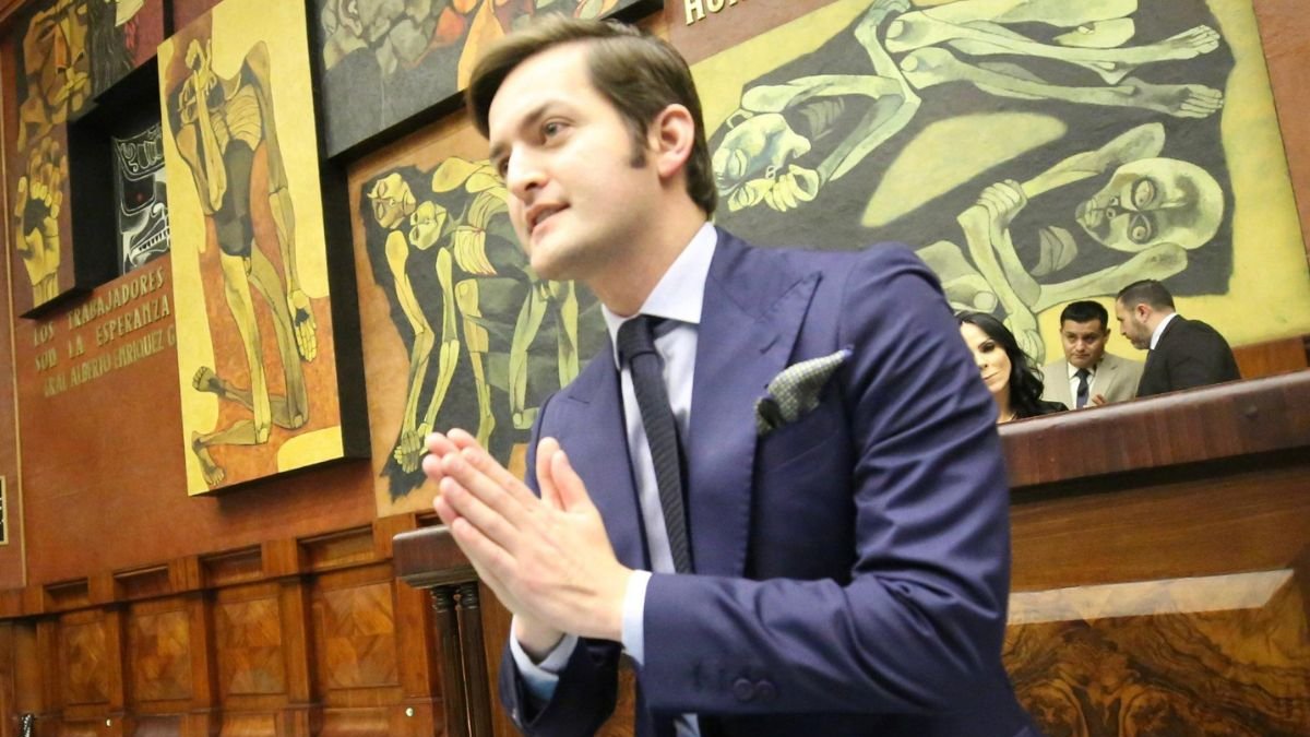 Esteban Torres Cobos anteriormente fue legislador desde 2018 hasta 2023.