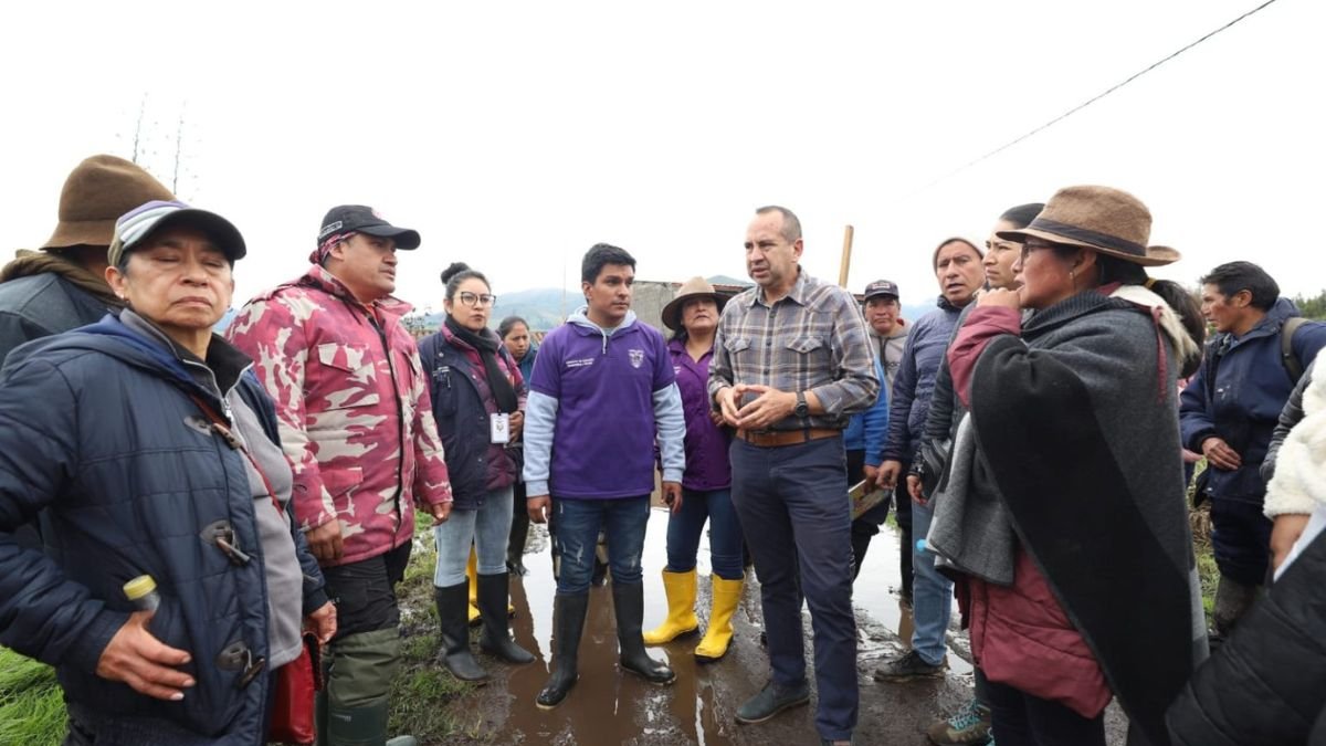 Trabajo. El Ministerio de Inclusión Económica y Social trabaja en los sectores afectados por las lluvias, y ayudará con bonos a migrantes.