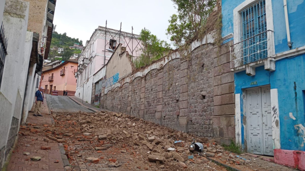 Residentes de San Sebastián hicieron público la caída del muro de una vivienda.