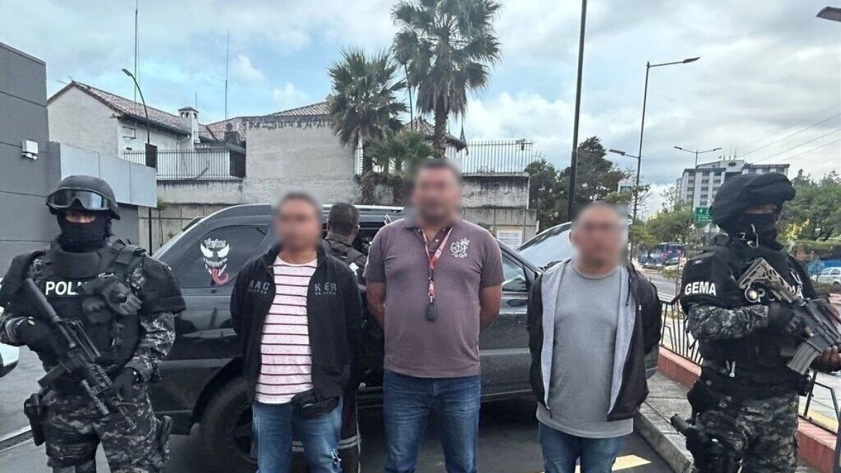 En febrero de 2024, tres militares, uno en servicio activos y dos en servicio pasivo, fueorn encontrados con 100.000.