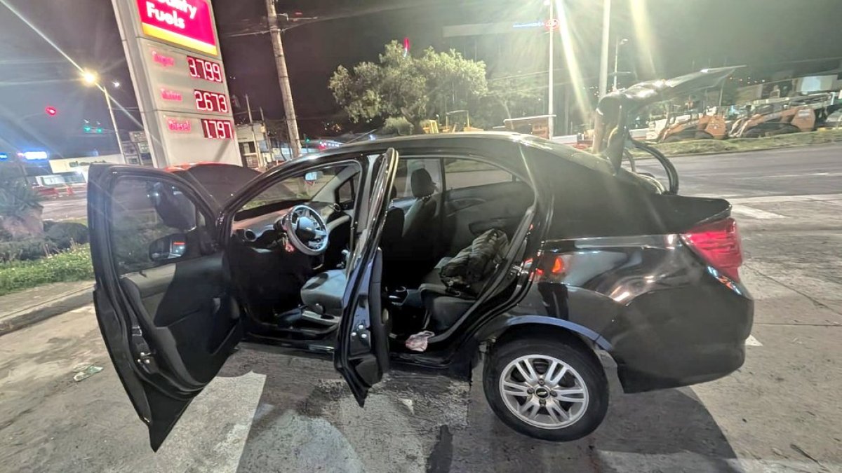 Durante el operativo, la Policía retuvo a un vehículo con fines investigativos.