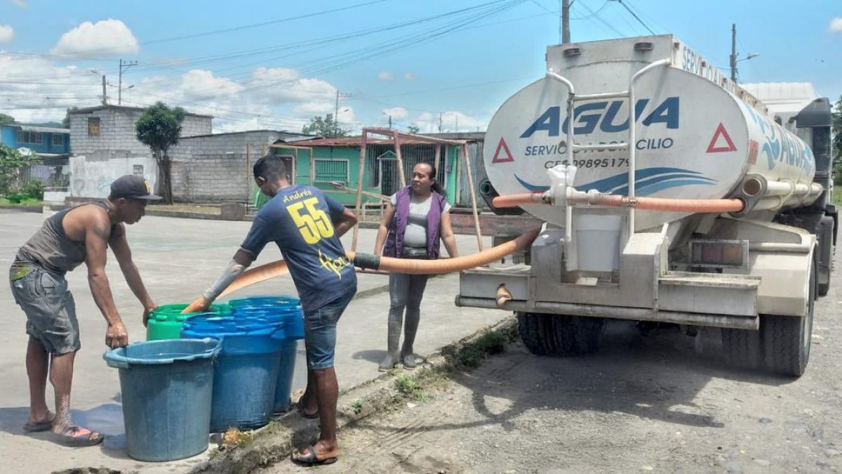 Uno de los principales problemas de la rotura del SOTE en Esmeraldas fue el suministro de agua.