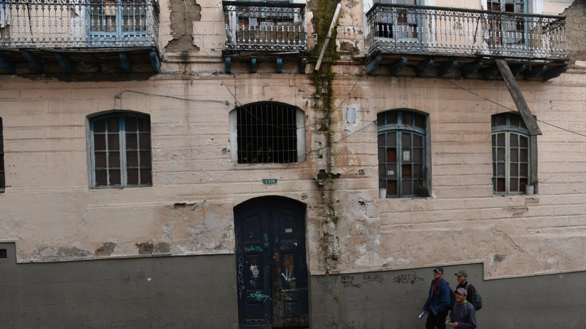 El 44% de los predios patrimoniales tienen daños por humedad y deterioro.