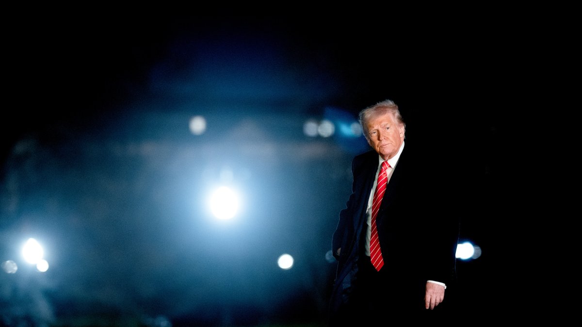 Trump también instó a la fiscal general a que se les retiren ciertas credenciales a los abogados.