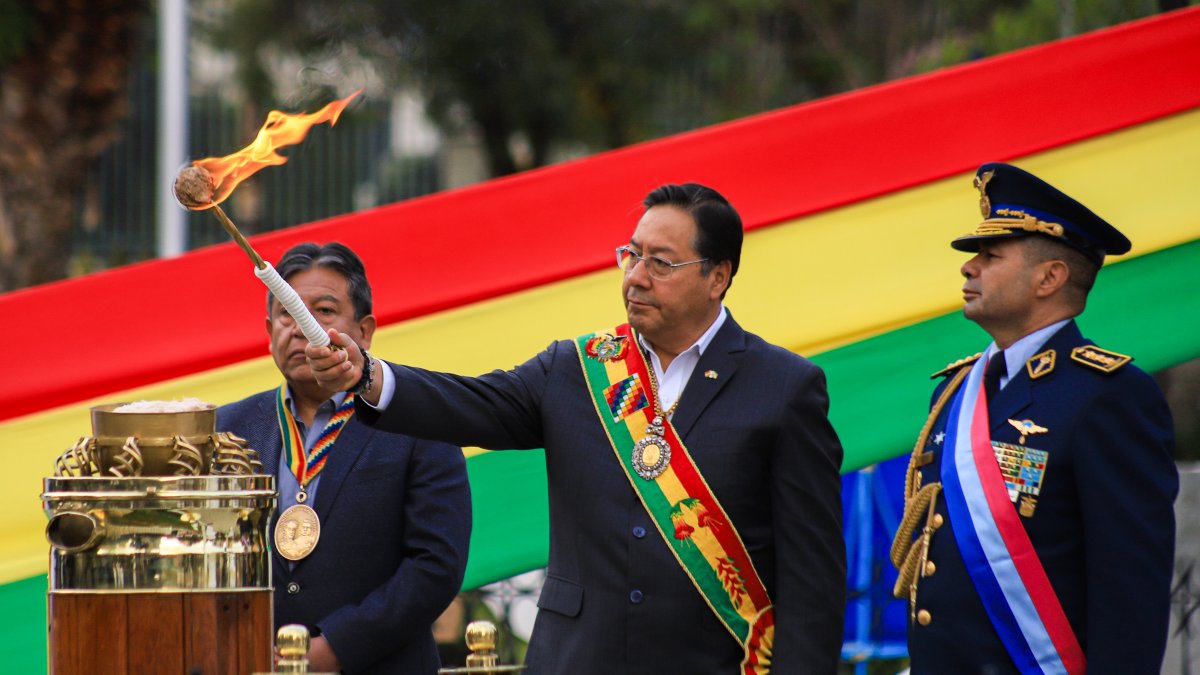Luis Arce participó en la conmemorción del Día del Mar, en La Paz.