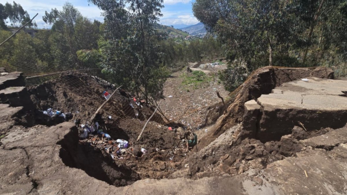 En la quebrada había todo tipo de desechos, incluidos materiales de construcción.