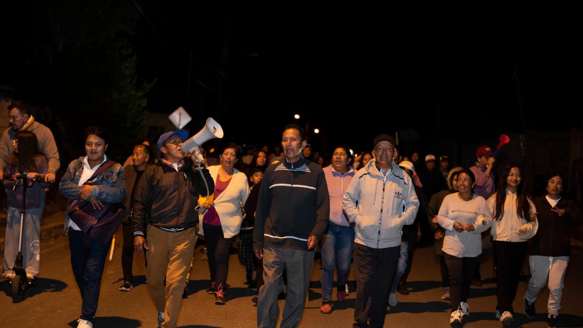 La marcha en contra de la inseguridad salió desde la av. Universitaria, avanzó por la Juan Larrea y bajó a la Ruta Viva.