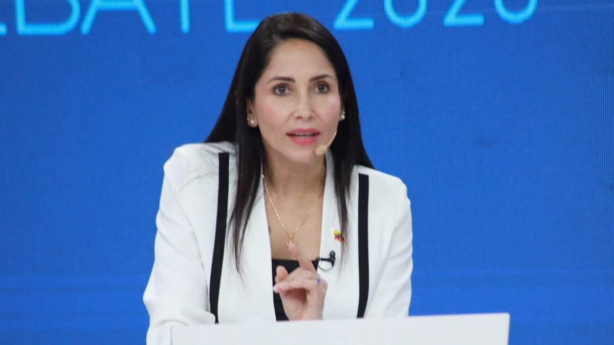 Luisa González durante el debate presidencial de cara al balotaje.