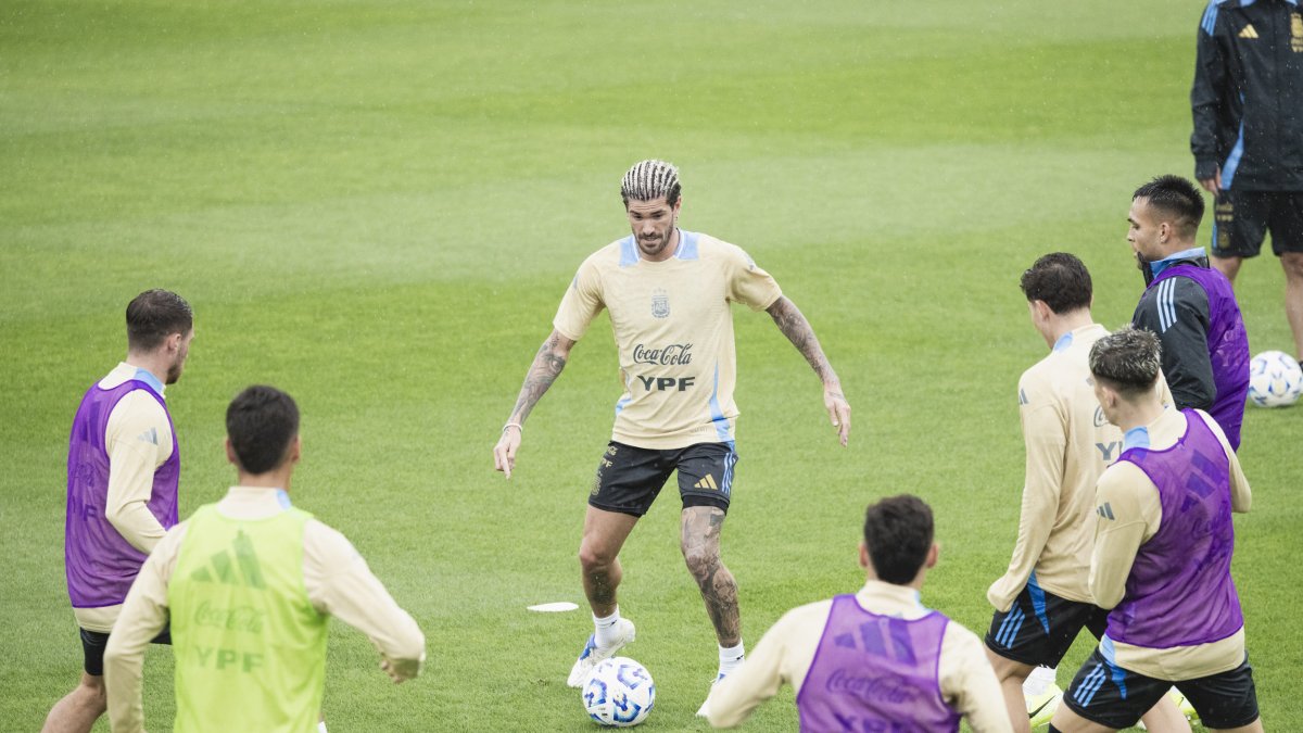 Argentina recibe a Brasil en las Eliminatorias Sudamericanas 2026.