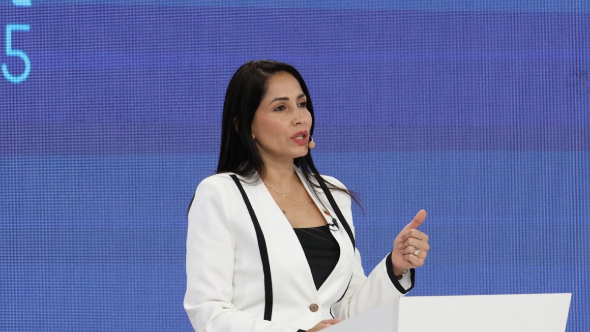 Luisa González durante el debate presidencial de segunda vuelta.
