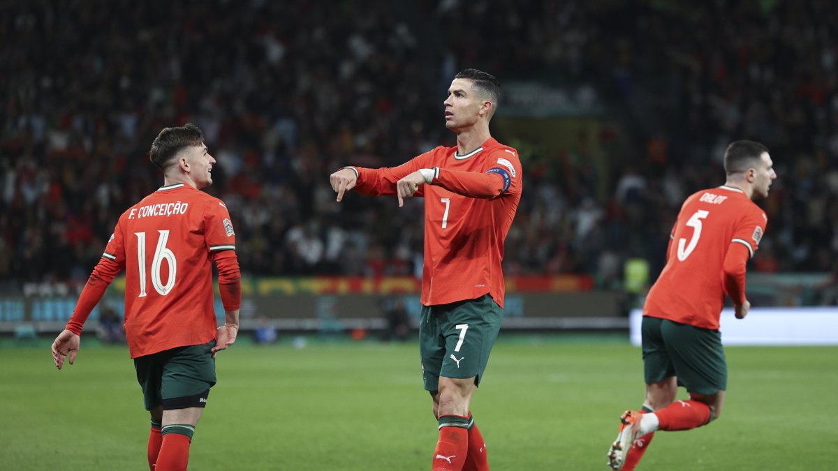 Cristiano Ronaldo anotó uno de los cinco goles para Portugal en el 5-2 ante Dinamarca, en la Nations League. Resultado que los clasificó a la semifinal