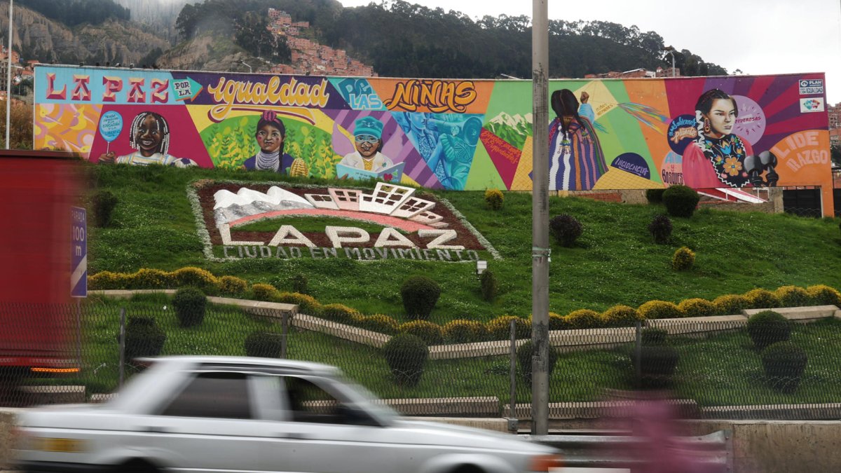 Un mural alusivo a los derechos de las niñas, en La Paz (Bolivia).
