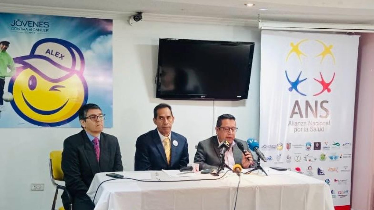 Representantes de la Alianza Nacional por la Salud hablaron con los medios de comunicacón.
