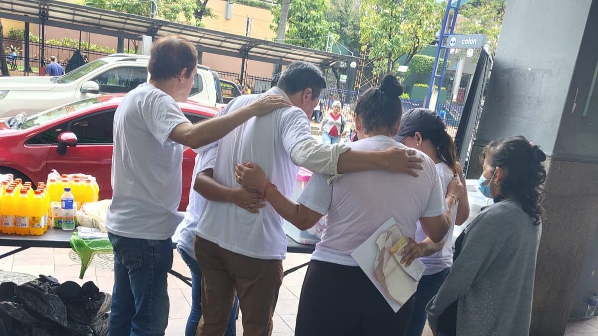 ONG. La Fundación Celebra la Vida trabaja con los más necesitados en la calles de la ciudad de Guayaquil.