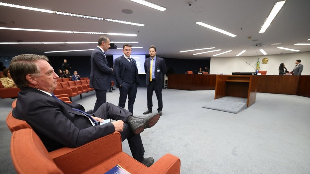 El expresidente de Brasil, Jair Bolsonaro, durante la sesión de la Corte Suprema que resolvió enviarlo a juicio.